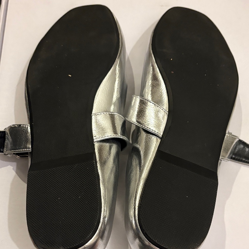 DV by Dolce Vita Metallic Silver Mary Jane Flats with Buckle Strap size 9.5 - Picture 11 of 11
